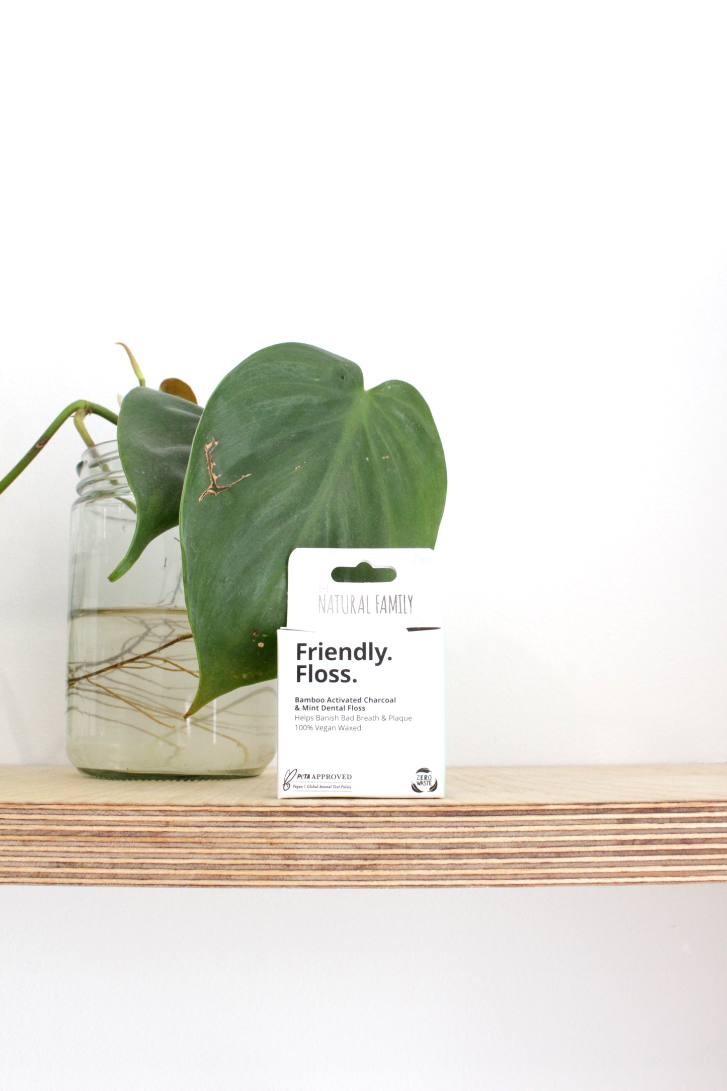 Friendly Floss Bamboo Activated Charcoal & Mint 25m